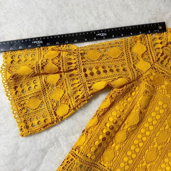 Ellison NWT Mustard Yellow Geometric Lace Bell Sleeve Top KT-1515-6 Womens Small - Picture 4 of 9